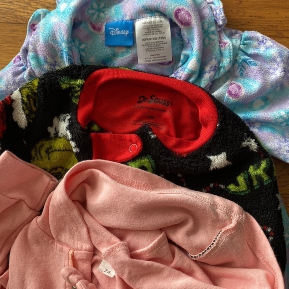 Baby Girl Bundle of Onesies and Pajamas Size 12 months - Picture 14 of 15